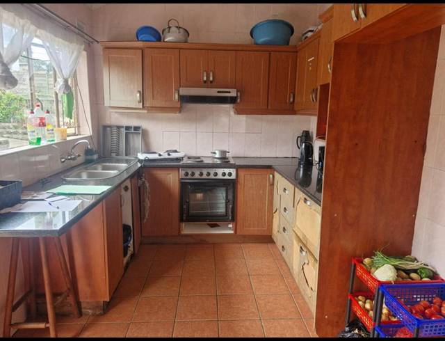 3 BEDROOM HOUSE FOR SALE IN SEA VIEW